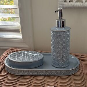 Cane Pattern Porcelain Bathroom Set